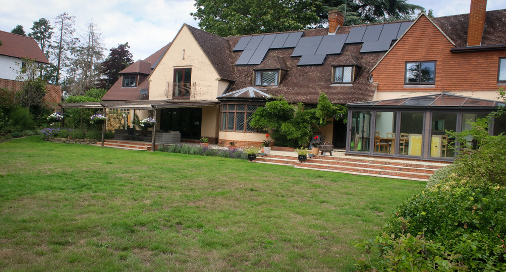 8 Bedroom Villa In Farnborough